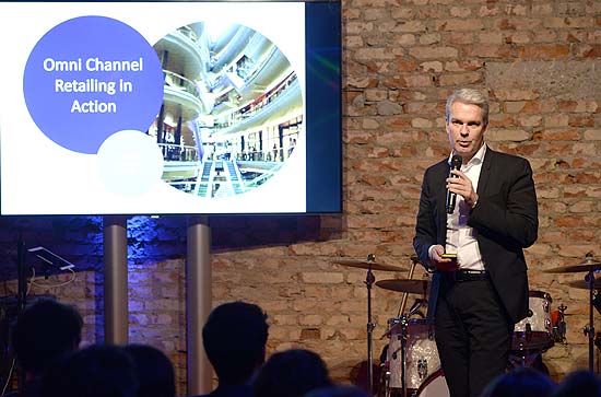 Dr. Hendrik Gottschlich (Managing Partner/CEO Retail Capital Partners) Vortrag zum Thema „Omni Channel Retaling in der Praxis“  @ Digital Insights aus der Marketingmühle / Kraemer'sche Kunstmühle / München ©Fotos: Agentur Schneider-Press / Frank Rollitz